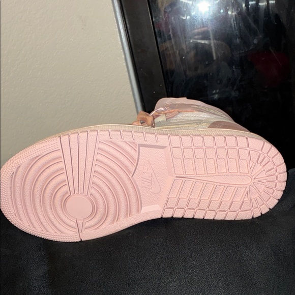 2024
Wmns Air Jordan 1 High Method of Make 'Pink Oxford' - Picture 3 of 7